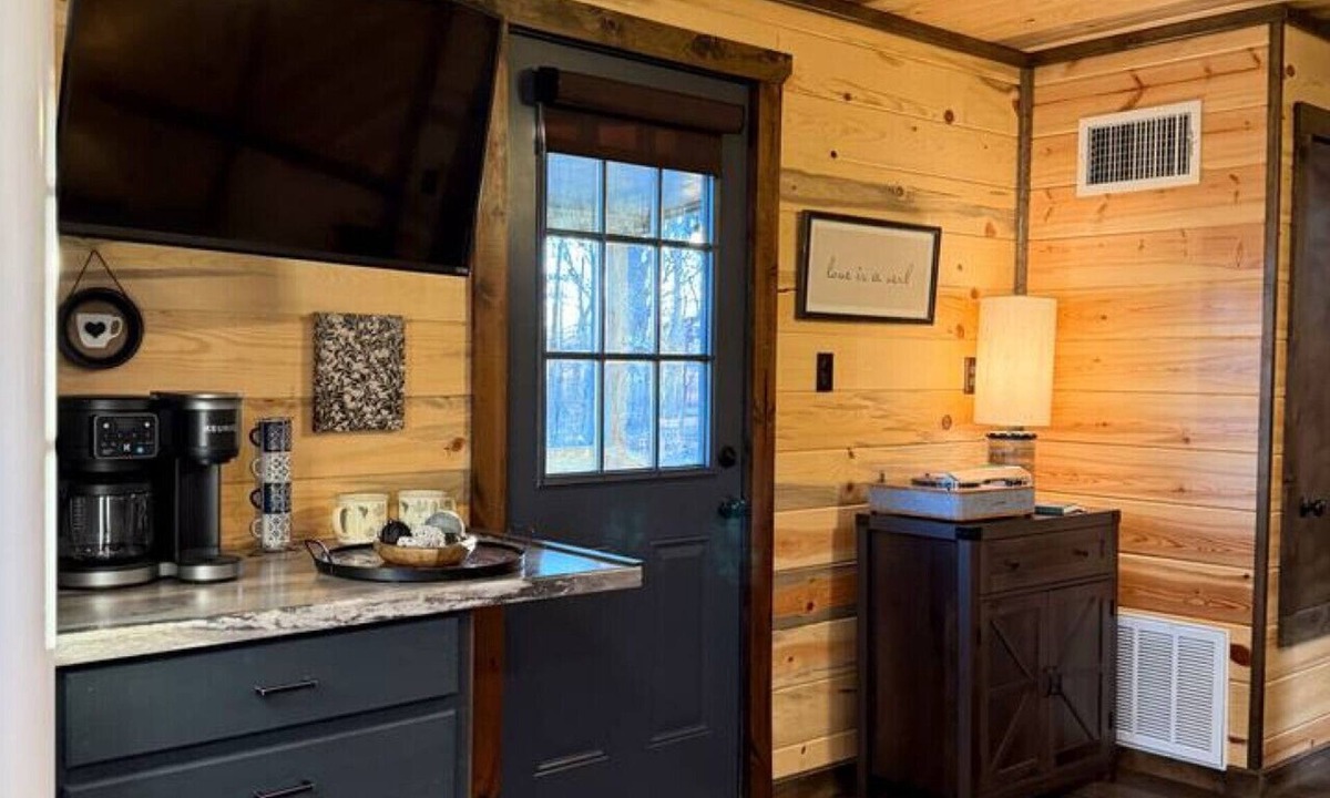 Broken Bow Cabin | Secluded Pine Cabin - Cozy & Peaceful Getaway