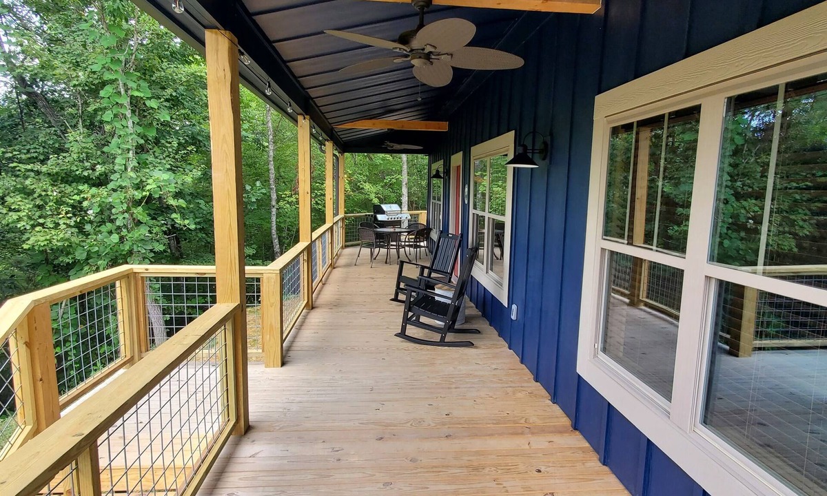 Bryson City Cabin | Secluded Smoky Mountain Cabin. Hot Tub, Pet-Friendly, 5 minutes from Bryson City