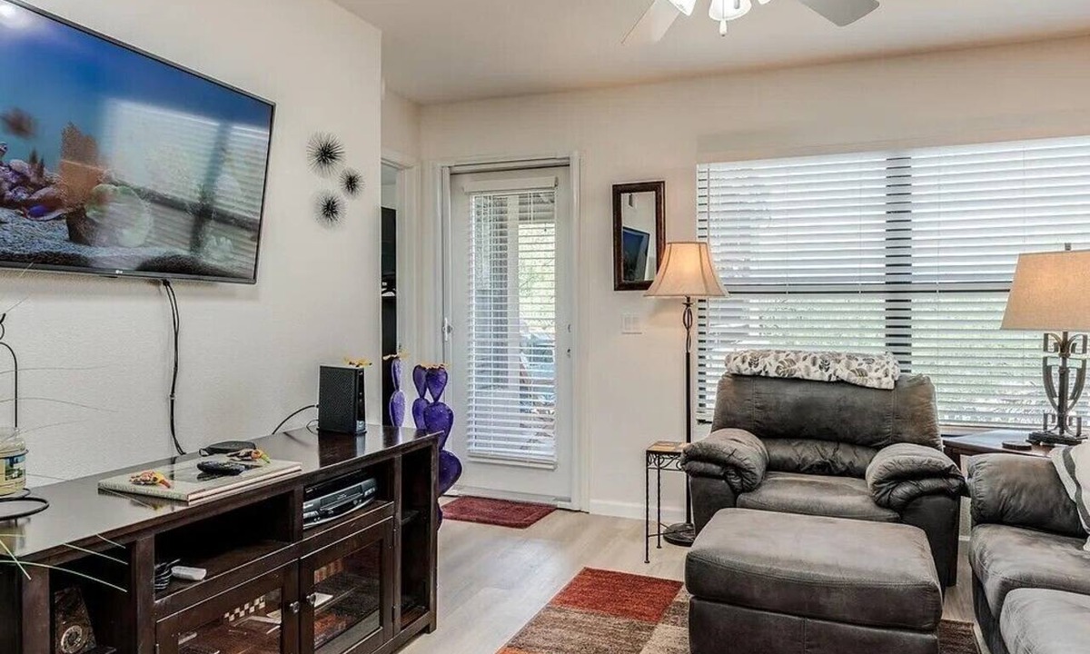Tucson Condo | Second Floor Spacious 2 bedrm/1 bath with Fantastic Mountain Views