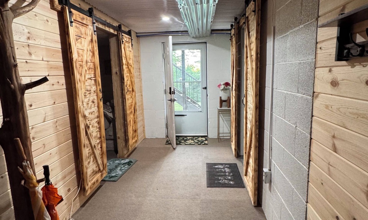 Louisville Apartment | Serene 1 BR lower level of private residence in Louisville. Great location