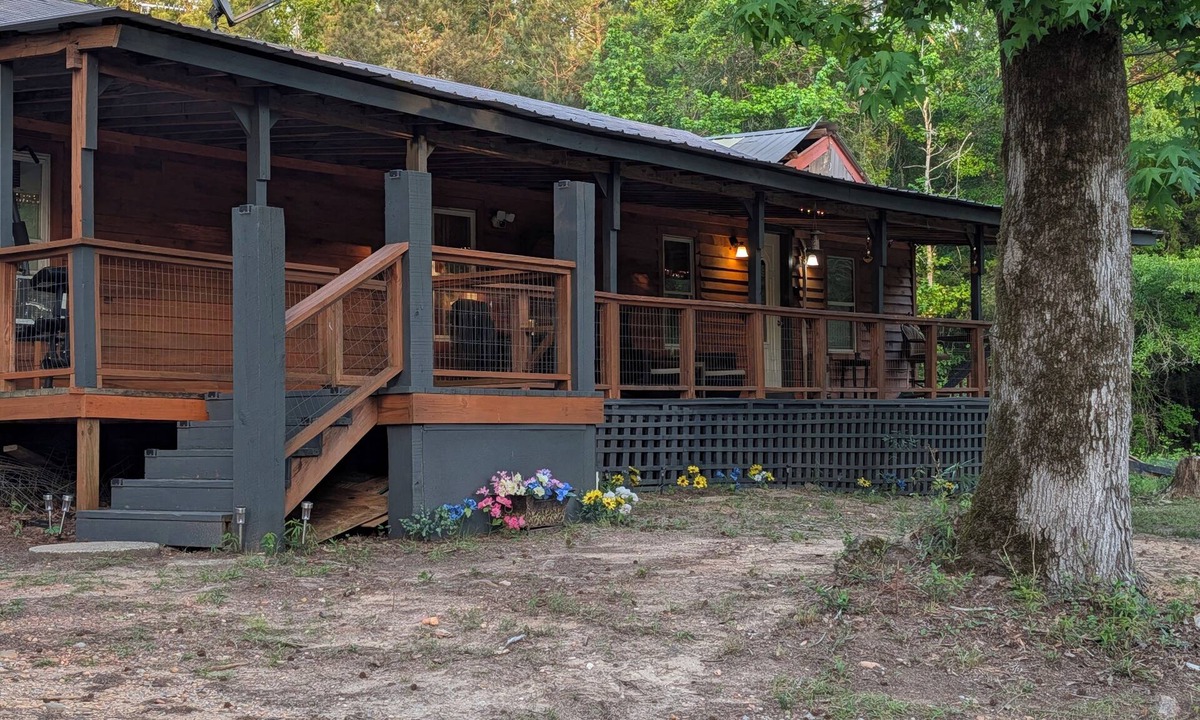 Eclectic House | Serene 3-bedroom cabin in charming Eclectic 10 mins to monster mountain,
