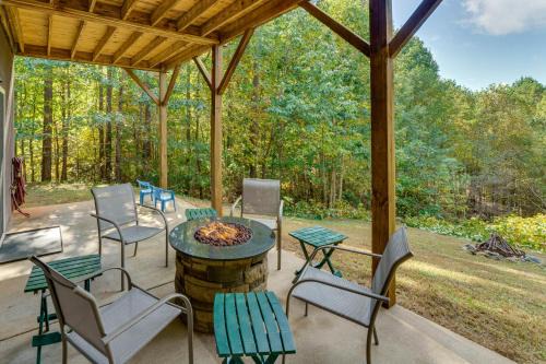 Bostic House | Serene Cabin w/Deck & Fire Pit in Blue Ridge Mtns