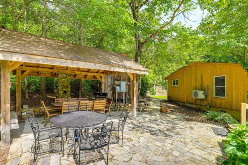 Cleveland House | Serene Cabin w/Pond & Creek on South Saluda River