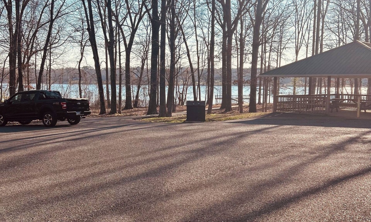 Benton Cabin | Serene Fishing Resort 3-bedroom lodge home with AC in lovely Benton