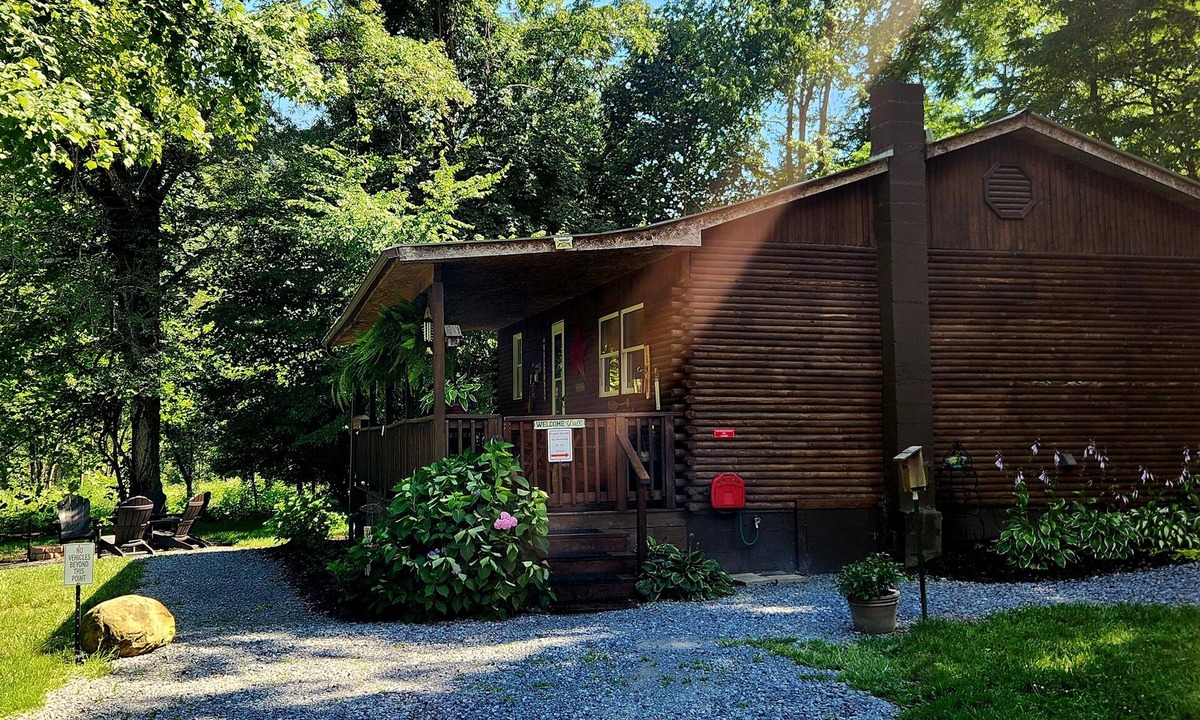 Tannersville House | Serene Mountain Cabin: Trout Fishing & Wildlife Retreat