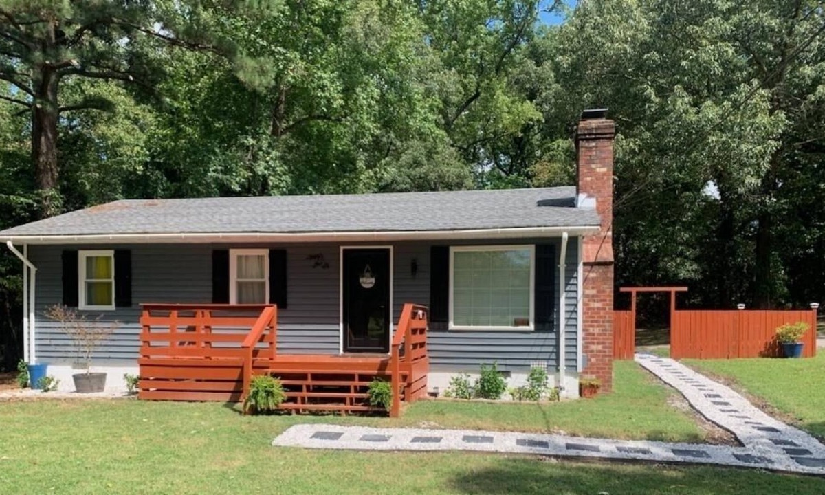 Mosby House | "Serene Retreat : Discover Richmond's Hidden Gem- Charming 3-Bd 1 bath Cottage"