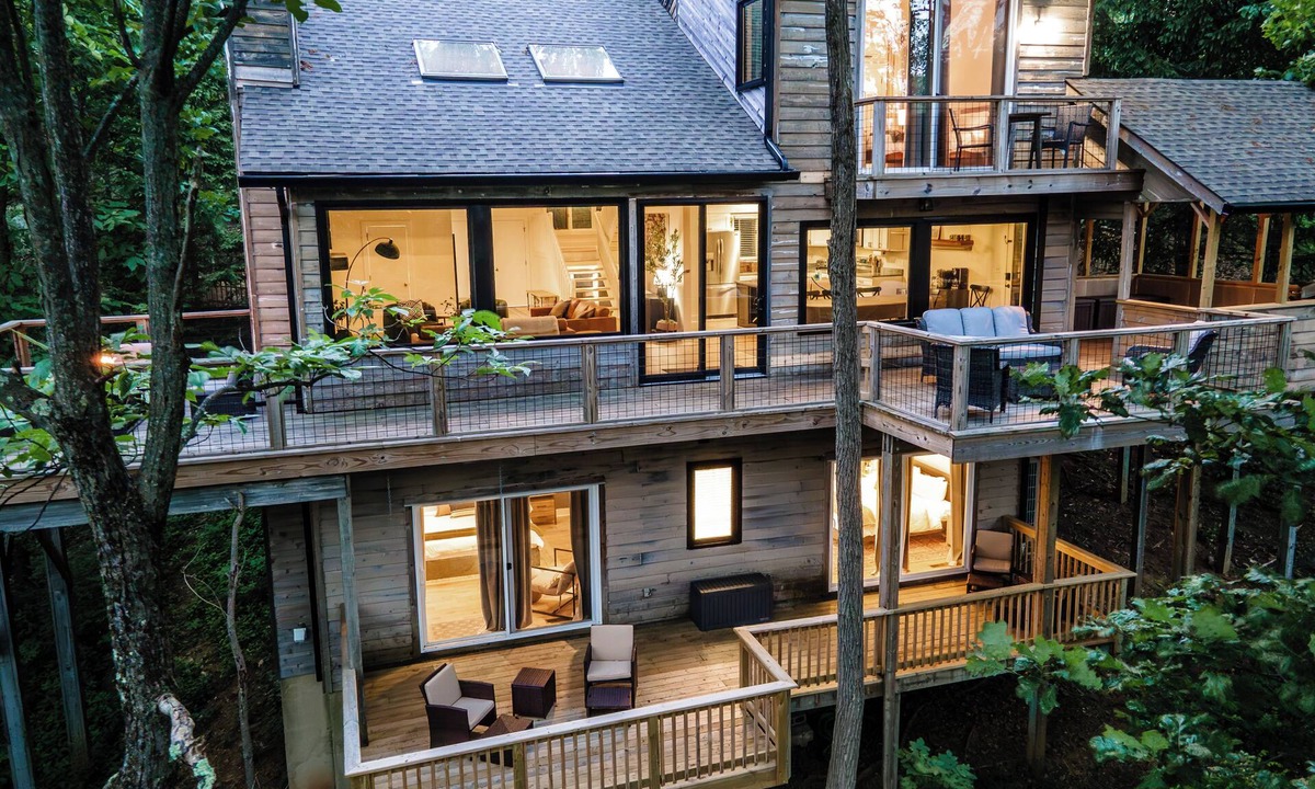 Chestnut Springs House | Serene Wintergreen Retreat, Nestled in the Trees