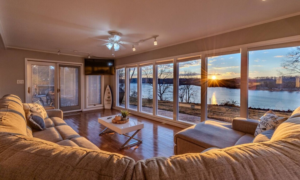Harriman House | Serenity Dock on Watts Bar Lake