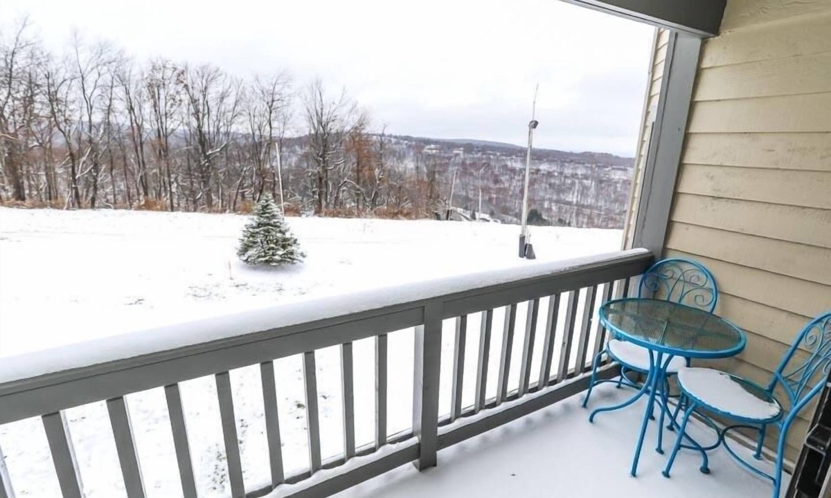 Champion Condo | Seven Springs Stoneridge 3 Bedroom Standard Condo, Mountain Views! by RedAwning