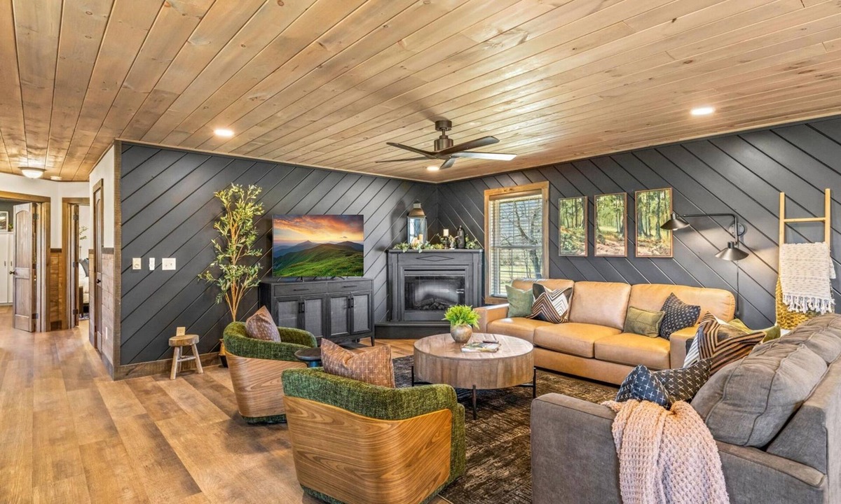 Wears Valley House | Sevierville Fun Cabin w/Pool, Hot Tub & Game Room