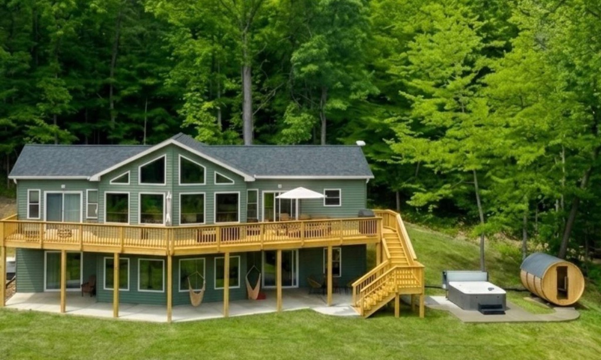 Bentonville Cabin | Shenandoah Chalet - Hot Tub Sauna Movie Game Room