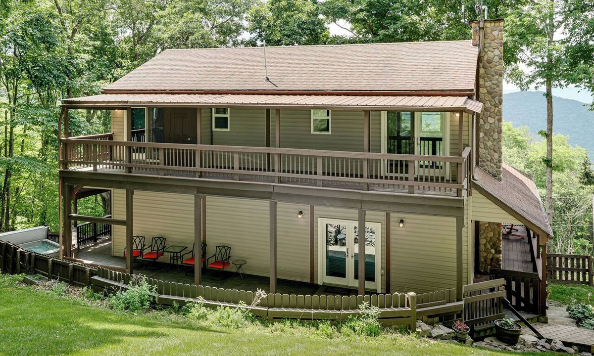 Stanley House | Shenandoah NP Escape w/Deck: Hike, Soak + Fish