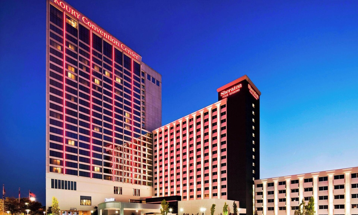 Greensboro Hotel | Sheraton Greensboro at Four Seasons