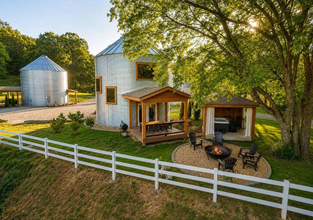 Lookout Valley Neighborhood Association House | Silo Stay with Pasture Views & Covered Hot Tub