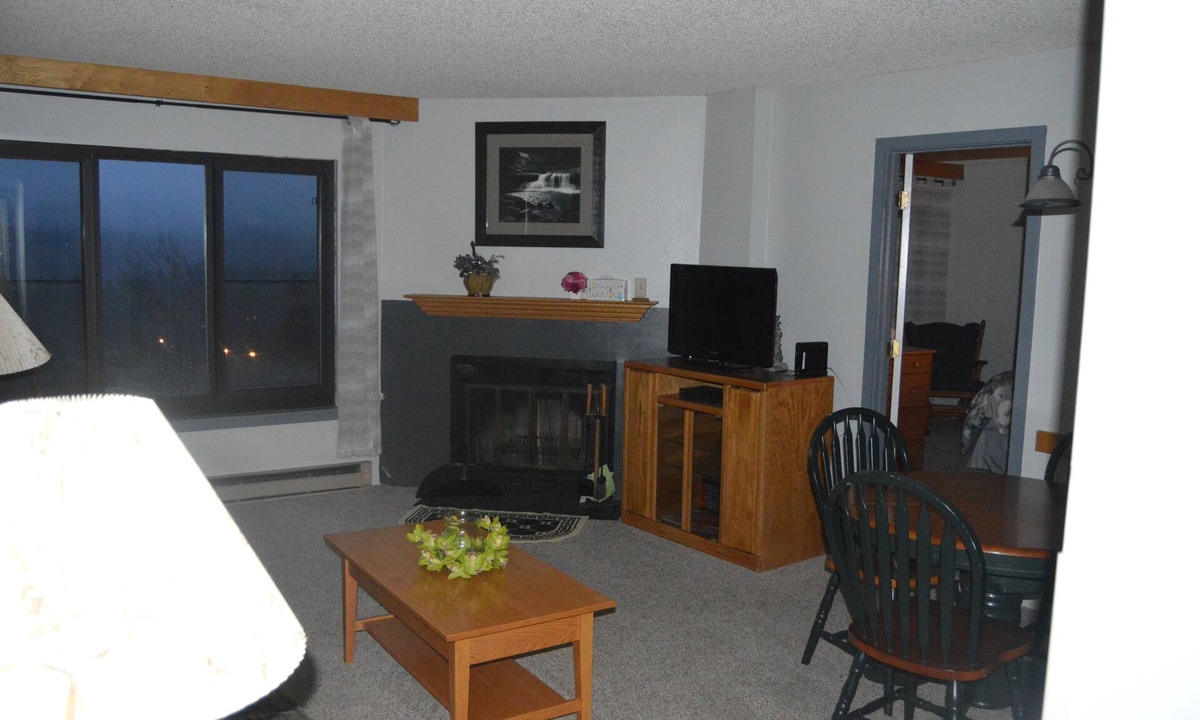 Snowshoe Condo | Silver Creek 1707 - 2 Bdrm Condo, A/C, Indoor/Outdoor Pool & Hot Tub