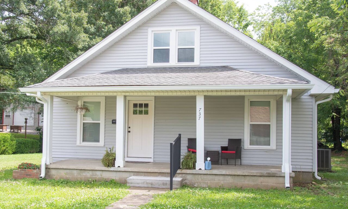 Murray House | Simple home base in Murray, KY near hospital & campus