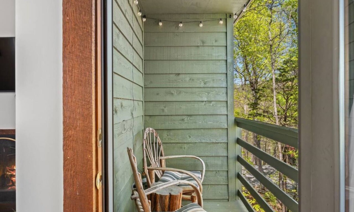 Townsend Hotel | Skyward Haven Room - Upper Lodge Mountain Retreat
