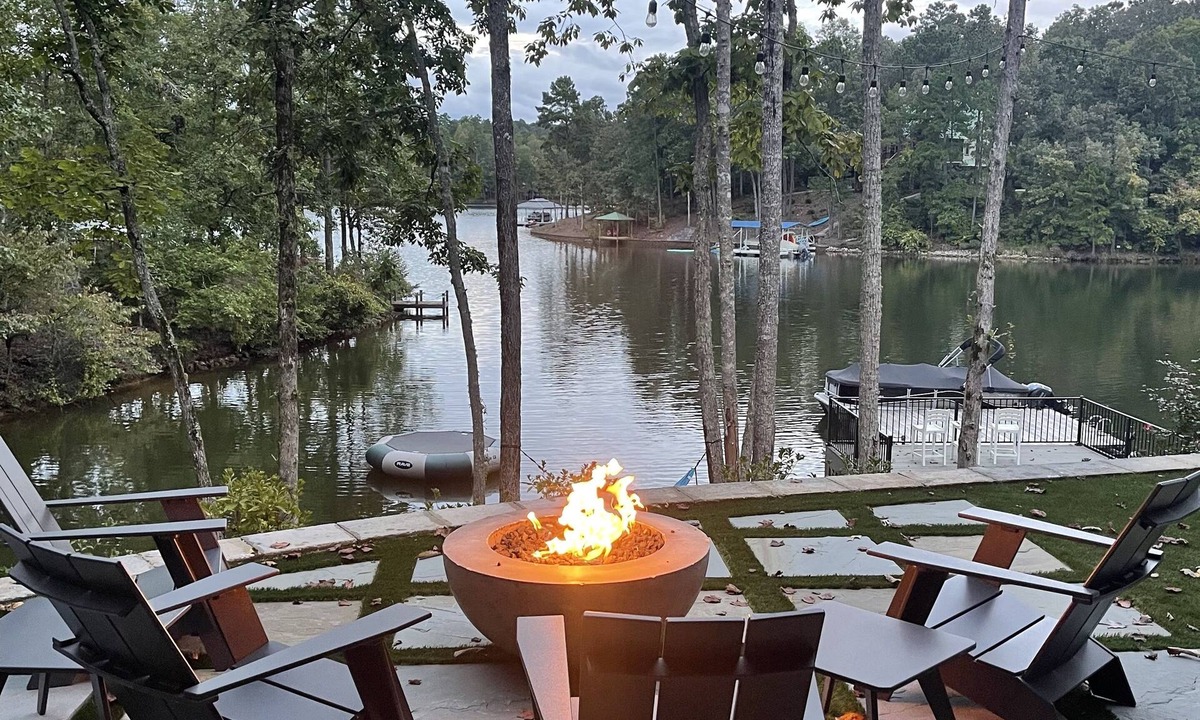 Wedowee House | Sleeps 12. 3 private bedrooms, bunkroom. Sidewalk to dock, no steps Water toys