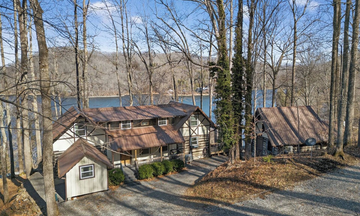 Topton Cabin | Sleeps 12 Lake Front Cabins Private Dock Hot Tub Pet Friendly