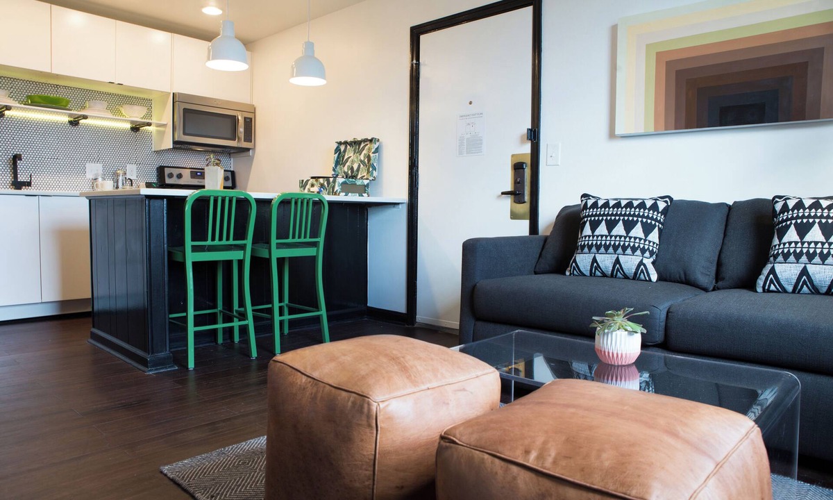 Rutledge Hill House | Sleeps 8 | Private SoBro Retreat Near Music & Dining – by AvantStay