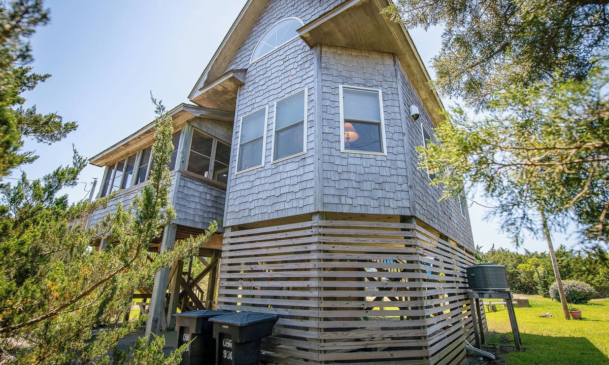 Wind Over Waves House | Slice of paradise in Salvo, NC. Pet-Friendly & 5 minute walk to the beach!