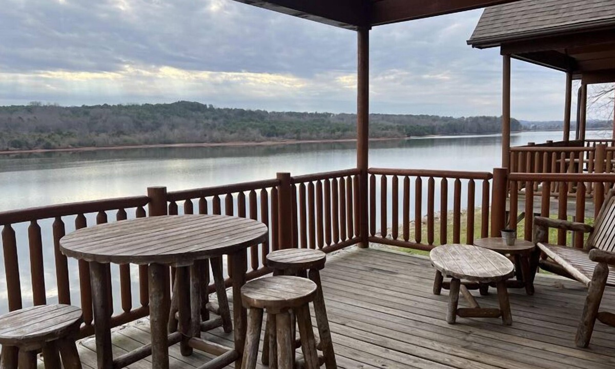 Vonore Cabin | Small Lakefront Cabin