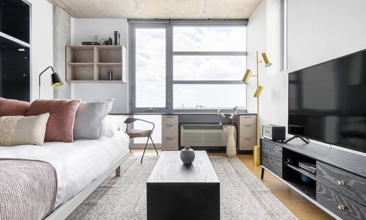 River North Apartment | Smart Lincoln Park Studio w/W/D, walk to L & New City, by Blueground