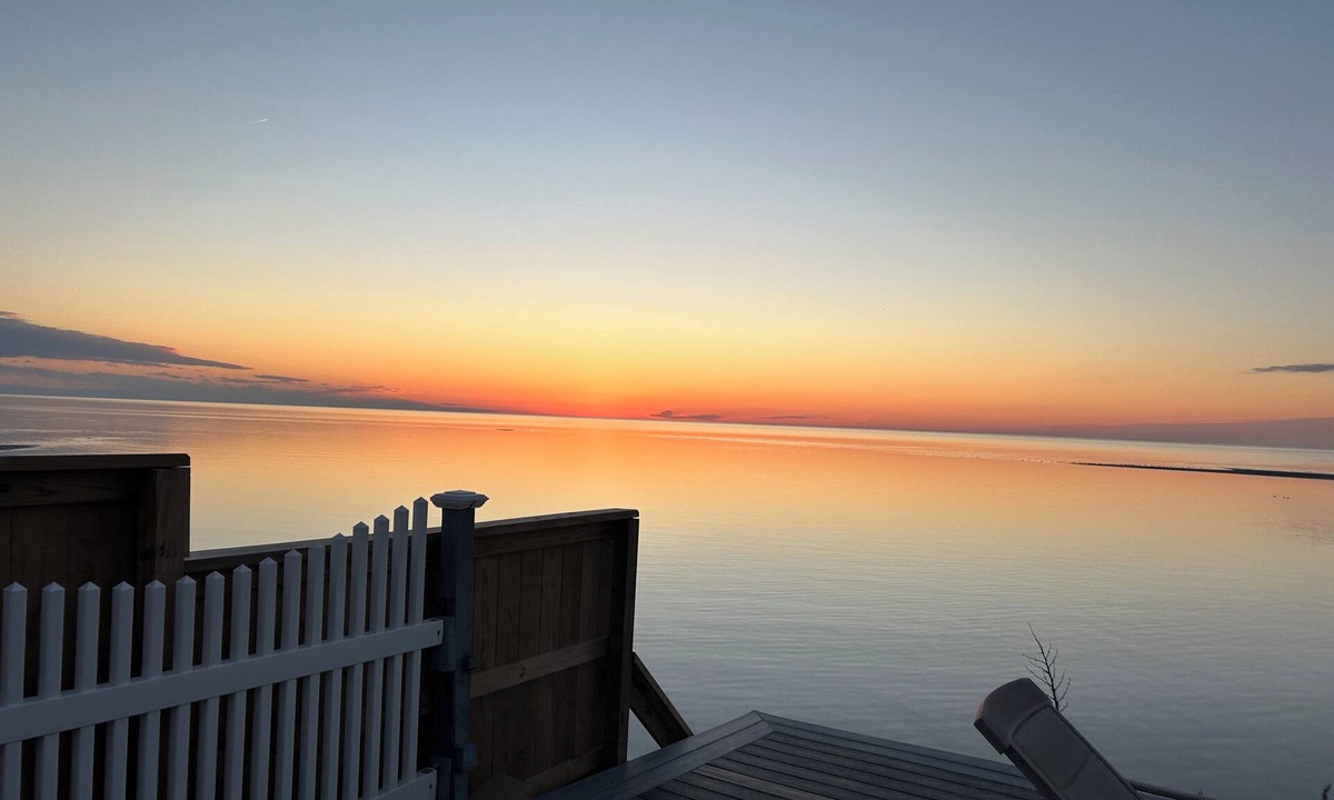 Birdsnest Cottage | Smith Beach cottage w/private sunset