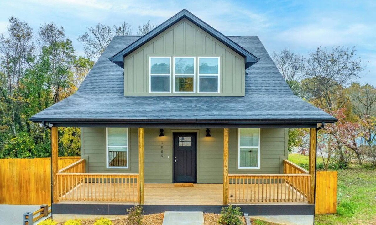 Knoxville House | SoKno 4br/3ba near downtown Knoxville 30+ Day Stay