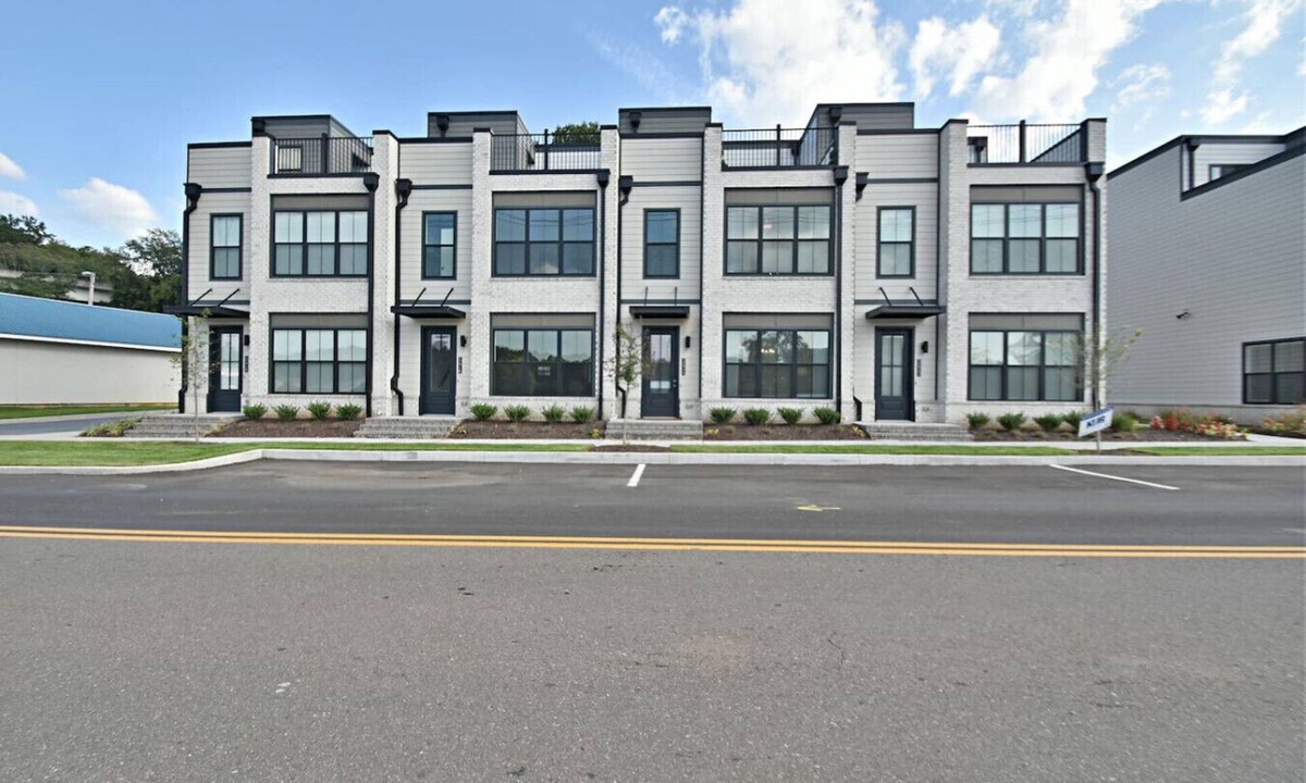 Knoxville Villa | SoKno w/balcony & river view - 1 min to Sevier Ave