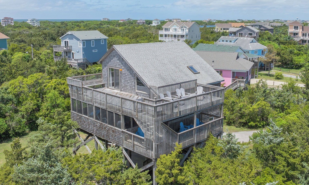 Avon House | Soundside Cottage Close to Beach with Stunning Views, Screened Porch, Smart TVs