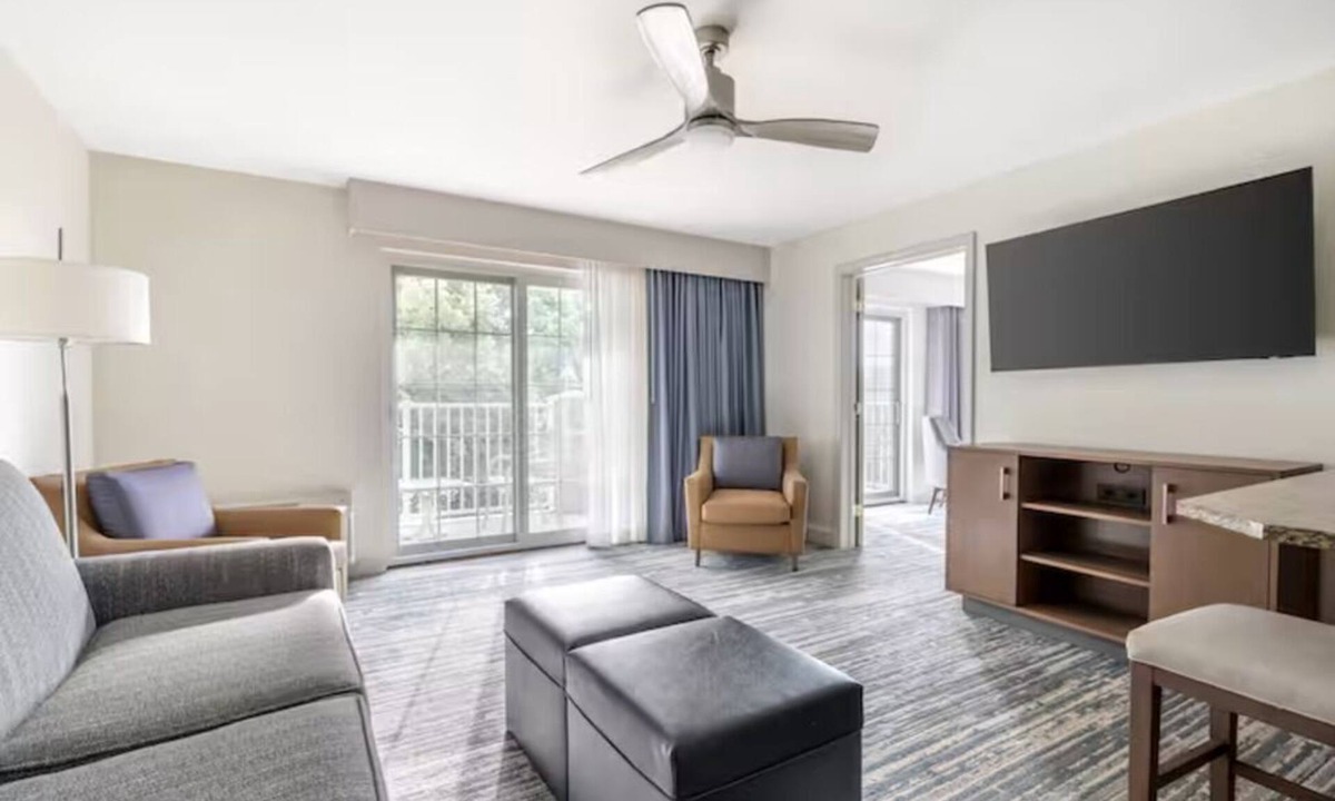 Mishawaka Hotel | South Bend Hub w/Quick Stadium Access: Perfect for Football and Hockey Fans