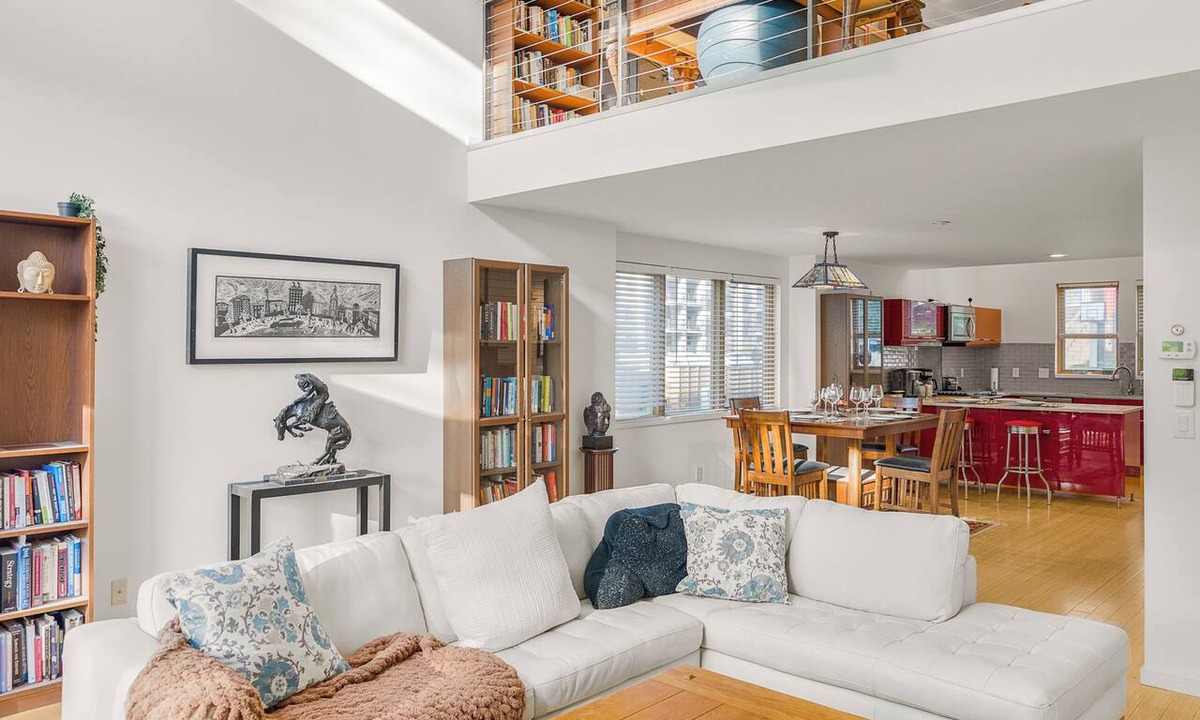 Belmont House | Spacious 2Br + Suite Belmont Retreat w/Sauna Gym Outdoor Space