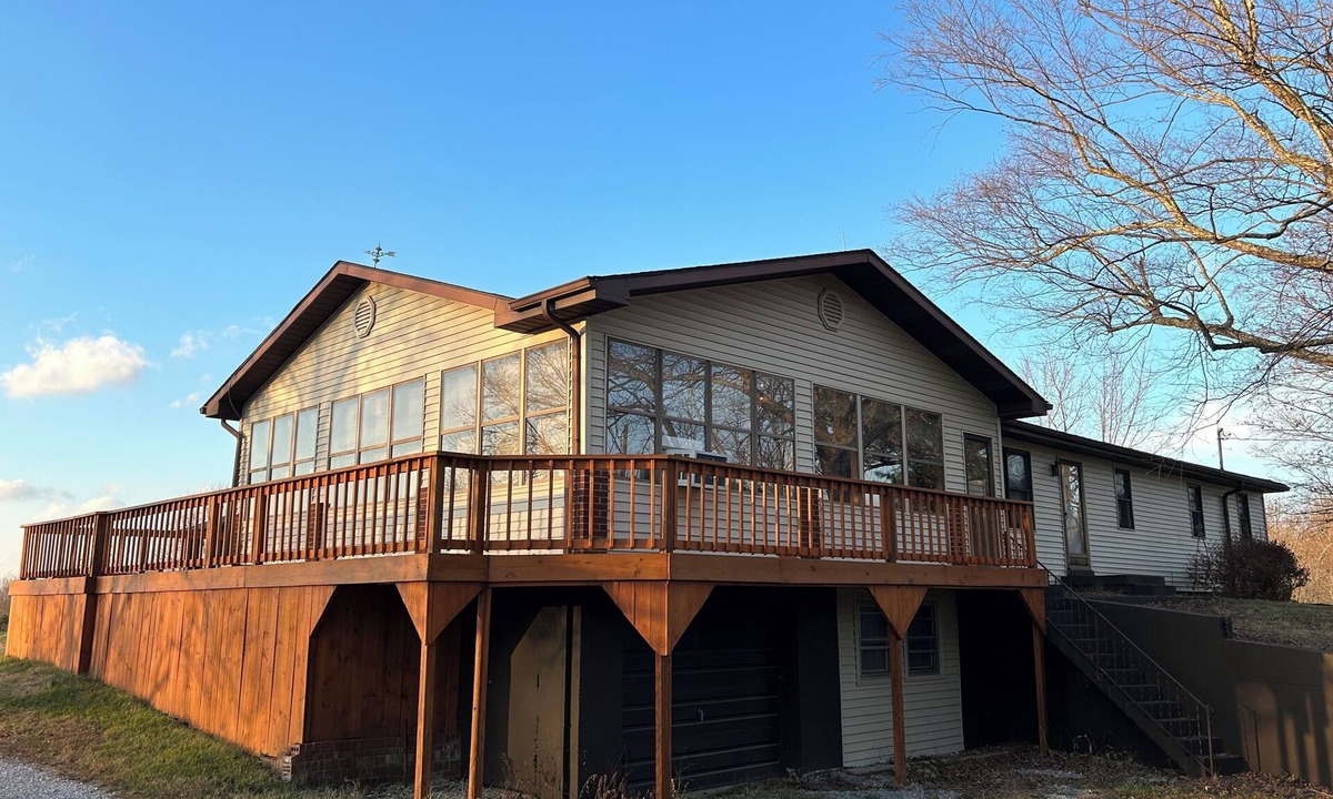Elizabethtown House | Spacious 3-bedroom house on secluded 44 acres in Elizabethtown. Full amenities!