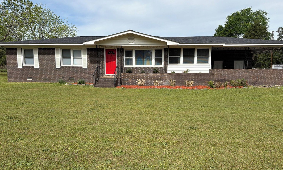 Gracewood House | Spacious 3-Bedroom Home with Warm, Welcoming Charm, THE HAPPY HAVEN