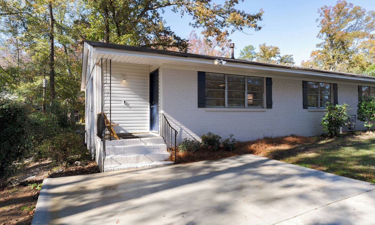 Crestline Heights Condo | Spacious 3BR Condo w/Private Off-Street Parking for 3 Vehicles!
