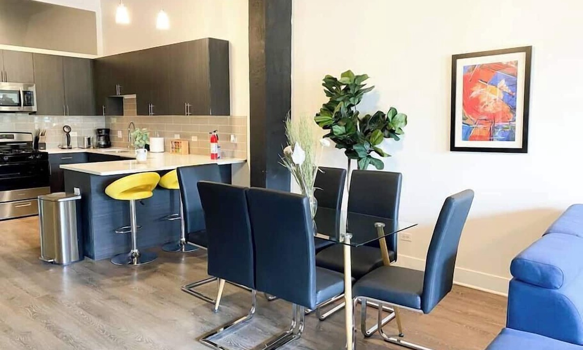 Near South Side Apartment | Spacious 3BR Suite South Loop Chicago Near McCormick Place & Soldier Field
