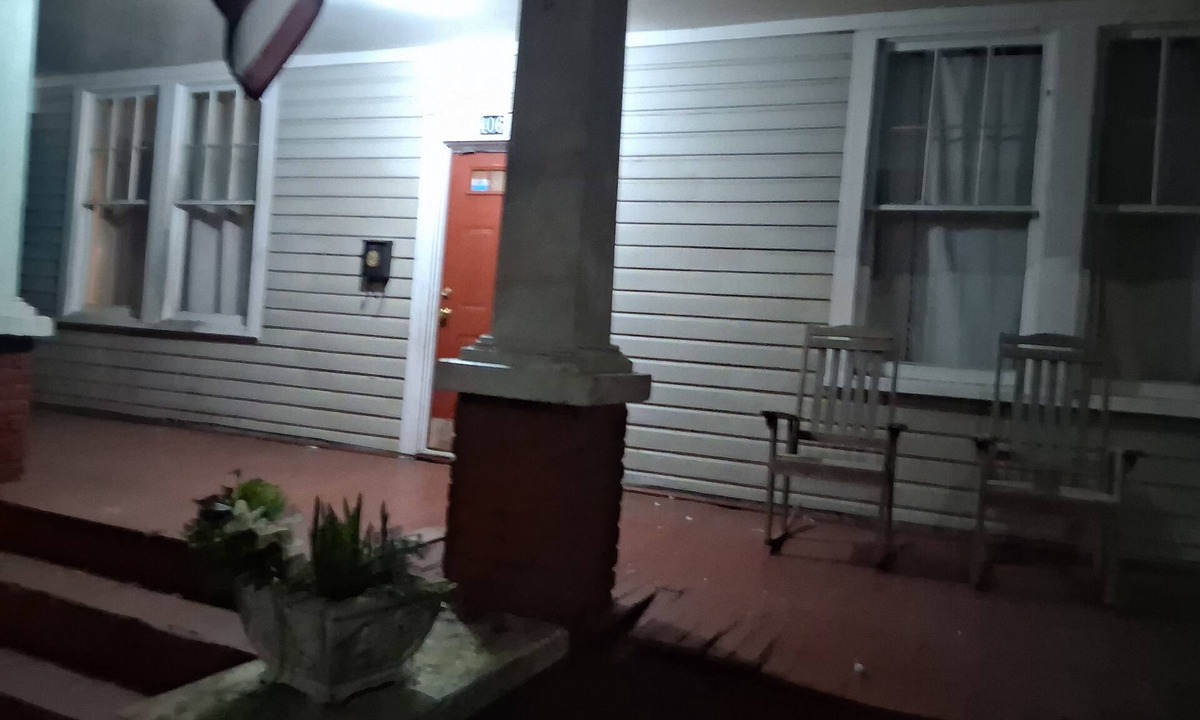 Selma House | Spacious 4 bedroom 2 bathroom historic home close to historic Selma downtown!