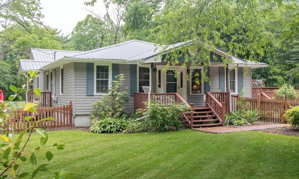 Damascus House | Spacious 4-bedroom Bungalow, Heart of Damascus