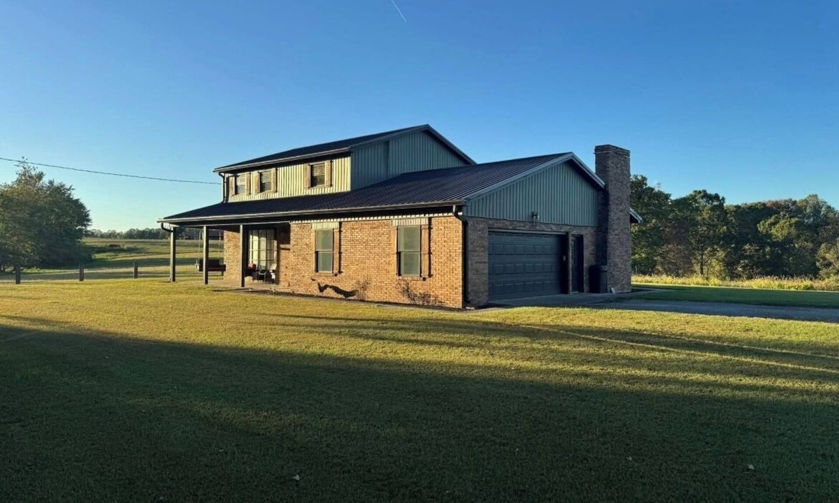 Dabolt House | Spacious 4-bedroom house in serene Daniel Boone National Forest in Annville, KY