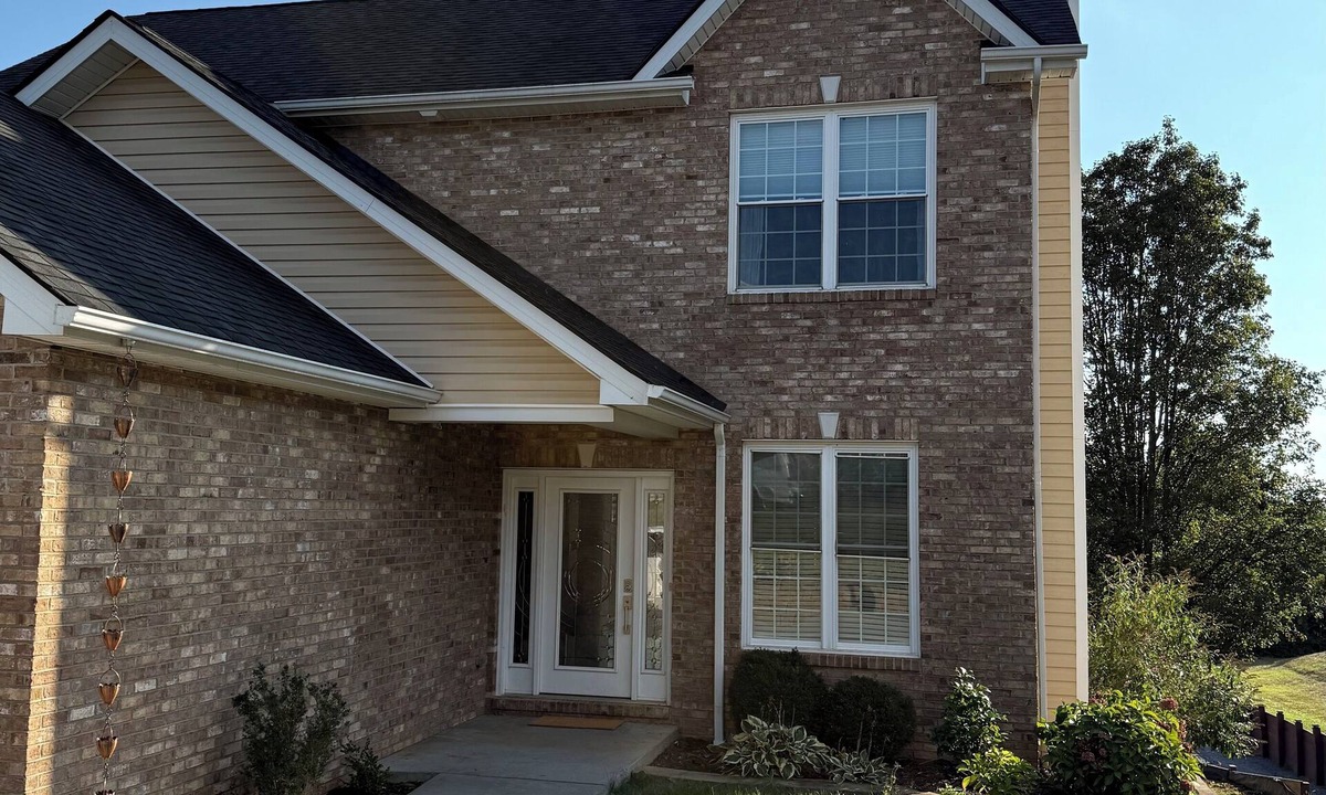 Cross Keys House | Spacious 4-bedroom house in lovely Harrisonburg with WiFi and 2 living rooms
