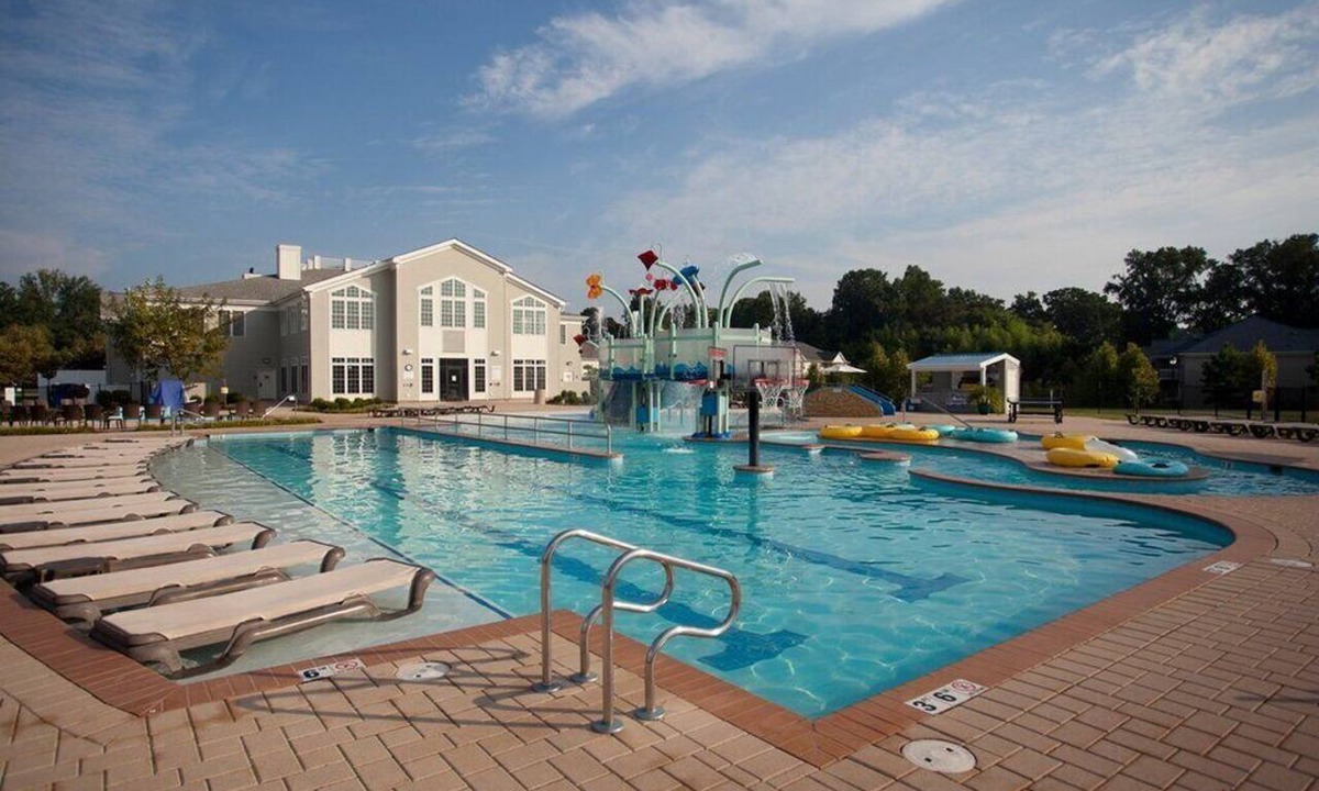 Williamsburg Apartment | Spacious 4 BR | The Colonies At Williamsburg