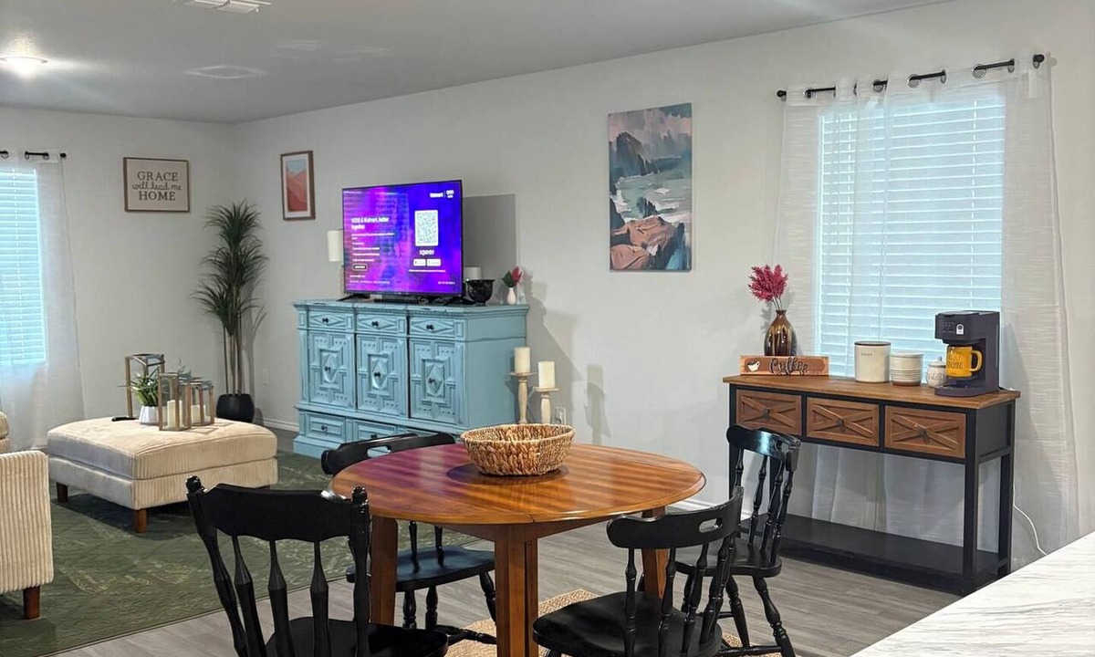 Abilene House | Spacious 5-bed, 3.5 bath house - long stays Welcome