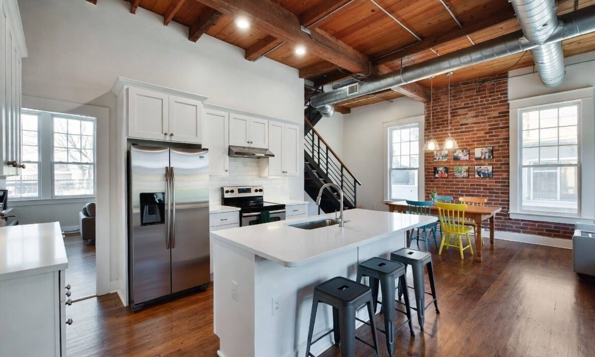 East Price Hill House | Spacious 5-bedroom building with AC in tranquil Cincinnati
