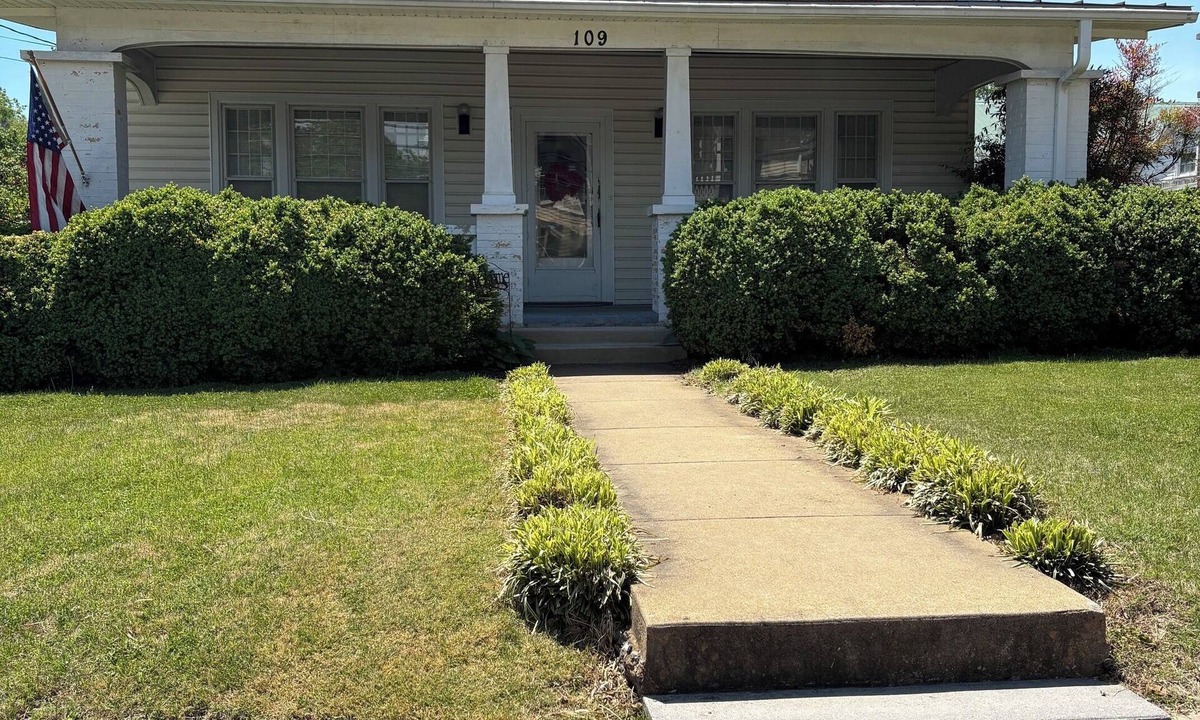 Fincastle House | Spacious 5-bedroom house in serene Fincastle with AC