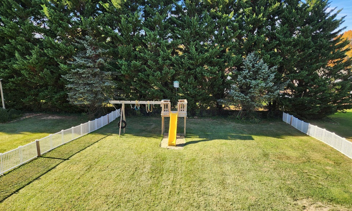 Woodstock House | Spacious 5-bedroom house in serene Woodstock with AC, mountain views, State Park