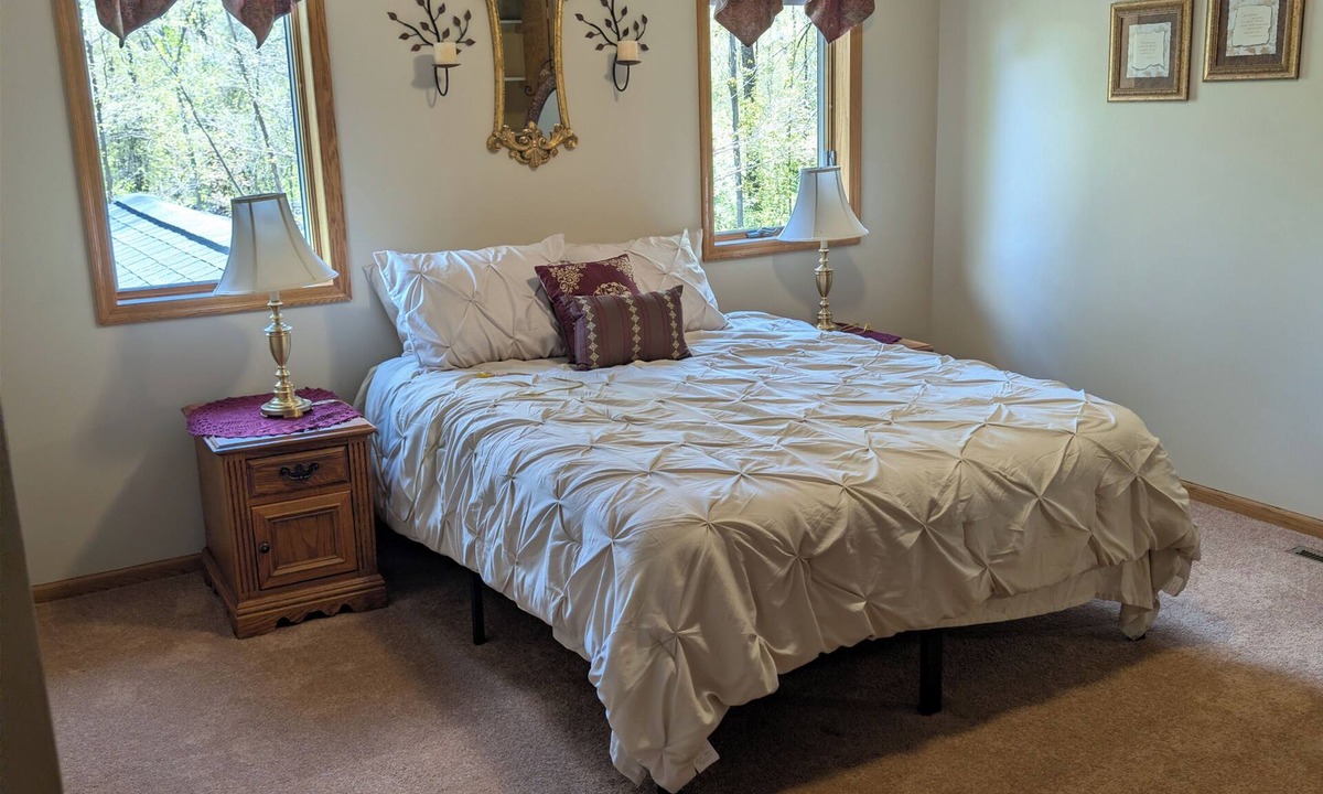 Baldwin House | Spacious 5-bedroom House with Outdoor Spaces, Sleeps 12+