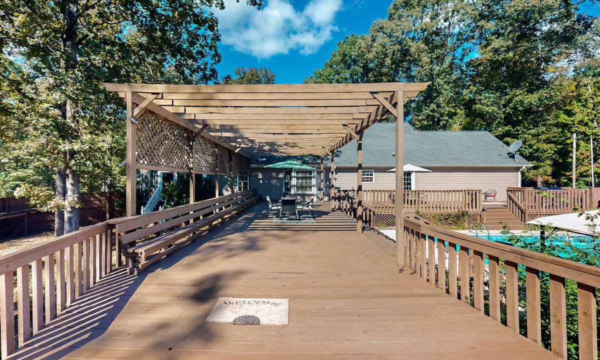 Summerville House | Spacious 5 bedroom retreat with seasonal pool and hot tub on 5 acres