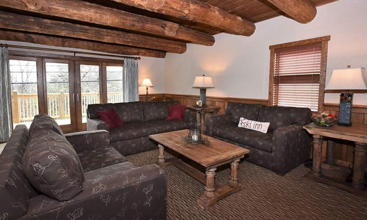 Seven Springs Ski Chalet | Spacious 5BR Chalet w/Kitchen | Ski Lifts + Pools
