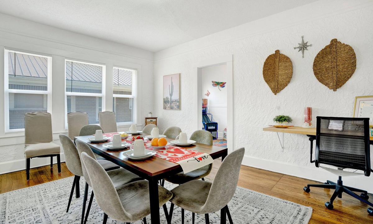 Birmingham Apartment | Spacious 6-bedroom apartment in gorgeous Birmingham with AC, secured parking lot